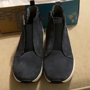 OTBT Bethel blue suede booties size 7 1/2